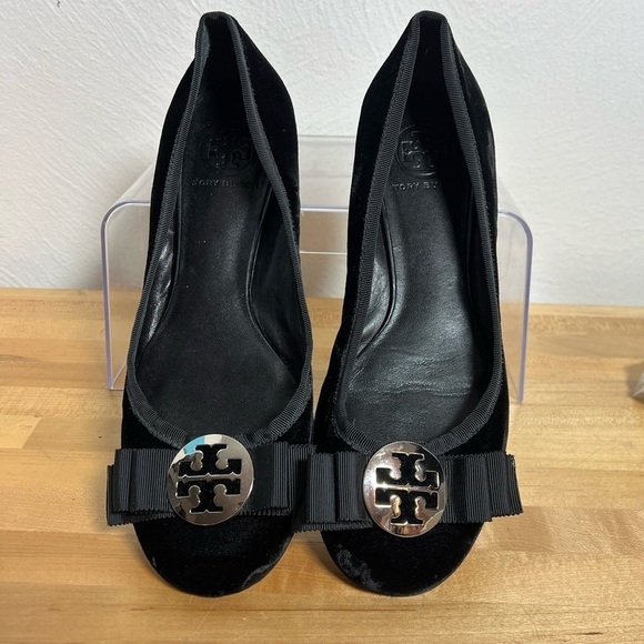 Tory Burch Jessica Black Velvet Bow Toe Silver Medallion Ballet Flats Size 8.5 - Picture 5 of 12